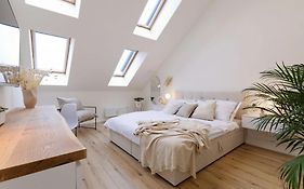 New Luxury Main Square Apartment
